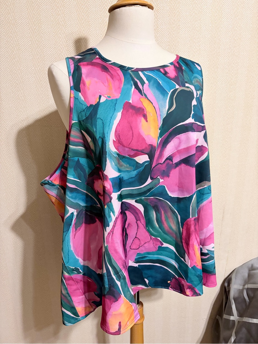 Fabletics Pink & Teal Floral Scoop Neck Tank